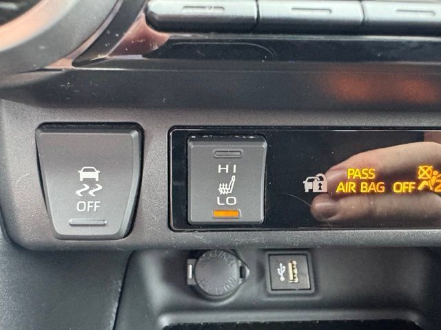 Certified 2023 Toyota RAV4 XLE Premium AWD/4WD image 31