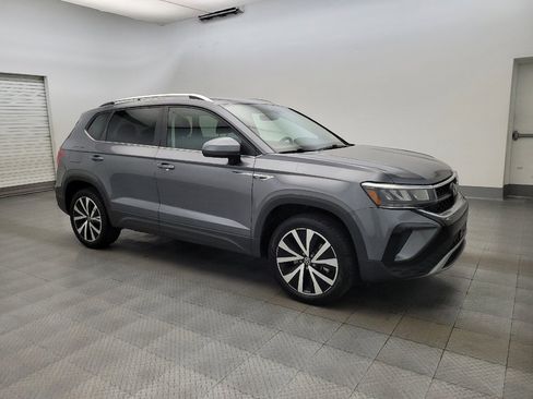 Used 2024 Volkswagen Taos SE FWD image 11