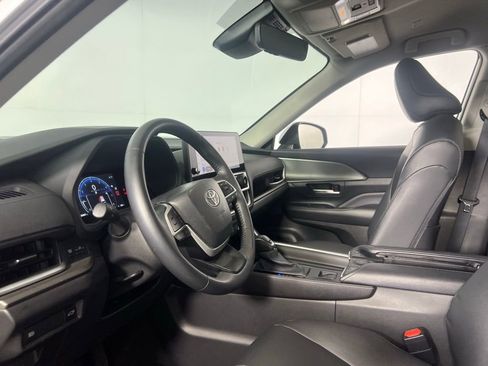 Used 2025 Toyota Grand Highlander AWD image 21
