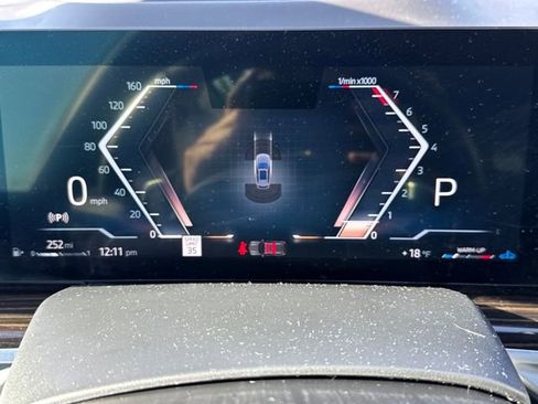 Certified 2025 BMW X5 xDrive40i w/ M Sport Package image 17