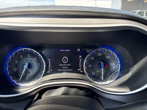 Used 2022 Chrysler Pacifica Touring-L FWD image 15