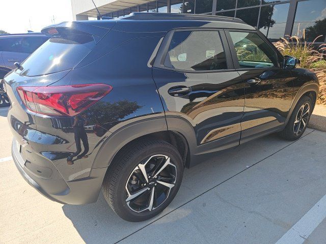 Used 2022 Chevrolet TrailBlazer RS FWD image 2