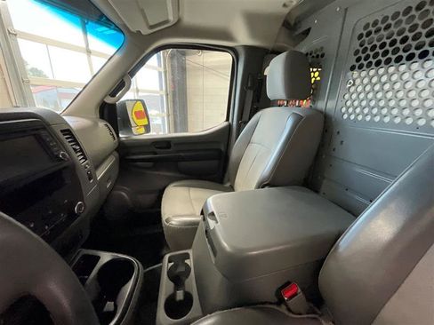 Used 2015 Nissan NV 2500 SL w/ Technology Package image 12
