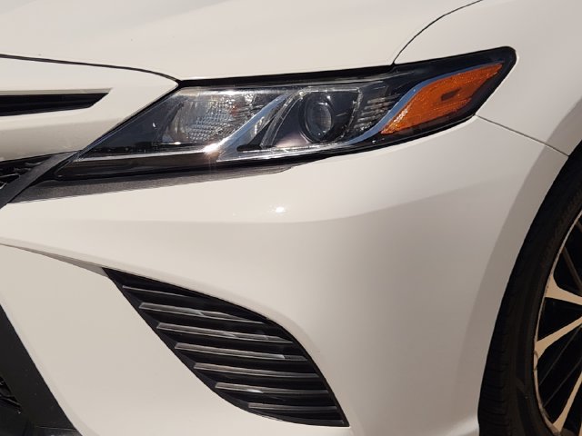 Used 2018 Toyota Camry SE w/ Audio Package FWD image 6