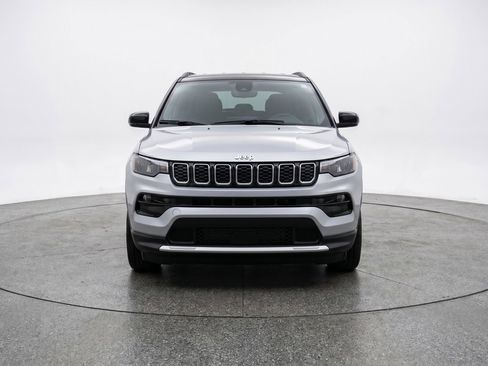 Used 2025 Jeep Compass Limited AWD/4WD image 2
