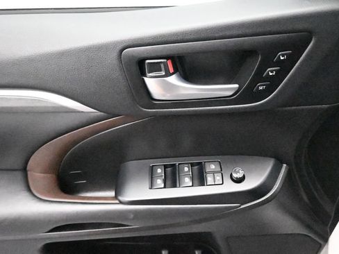 Used 2019 Toyota Highlander Limited AWD/4WD image 12