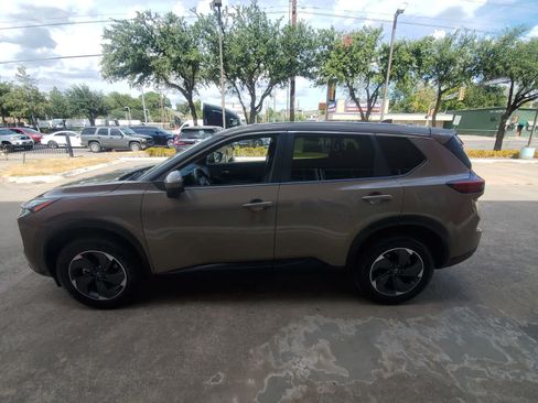 Used 2025 Nissan Rogue SV AWD/4WD image 3