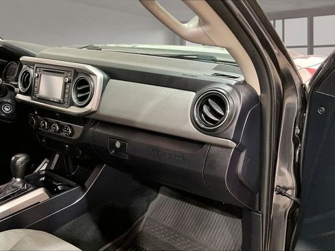 Used 2017 Toyota Tacoma SR5 w/ Tow Package AWD/4WD image 16