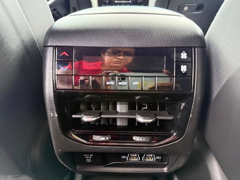Used 2021 Jeep Grand Cherokee L Laredo w/ Luxury Tech Group I AWD/4WD image 9