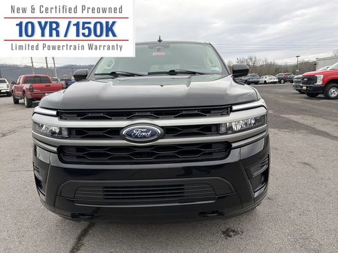 Used 2023 Ford Expedition Max XLT image 2