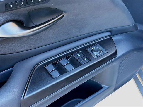 Used 2019 Lexus ES 300h image 22