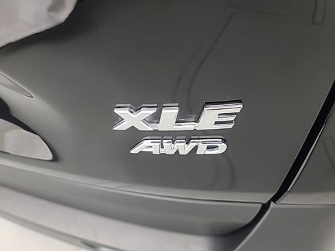 Used 2025 Toyota RAV4 XLE AWD/4WD image 13