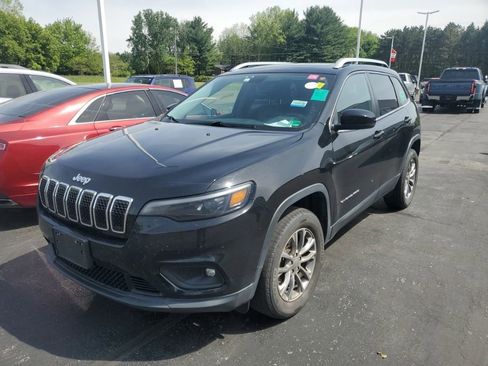 Used 2019 Jeep Cherokee Latitude Plus w/ Comfort/Convenience Group AWD/4WD image 4