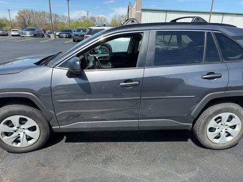 Used 2019 Toyota RAV4 LE image 2