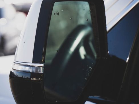 Used 2018 Cadillac Escalade Luxury image 31