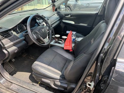 Used 2014 Toyota Camry SE FWD image 5