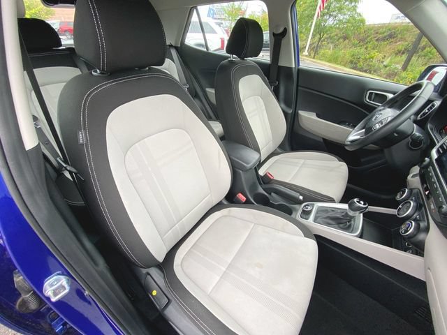 Used 2025 Hyundai Venue SEL FWD image 27