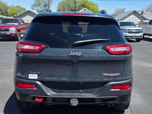 Used 2017 Jeep Cherokee Trailhawk w/ Cold Weather Group AWD/4WD image 5