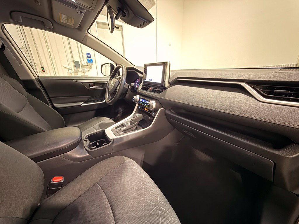 Used 2025 Toyota RAV4 XLE FWD image 30