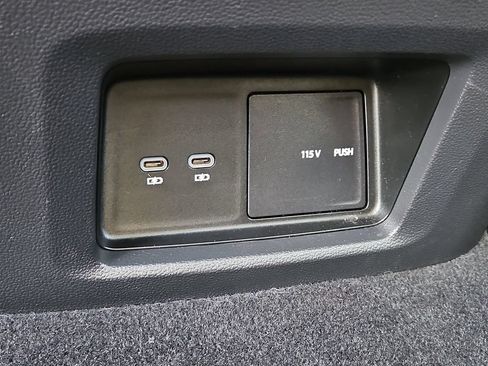Used 2025 Volkswagen Atlas SEL AWD/4WD image 23