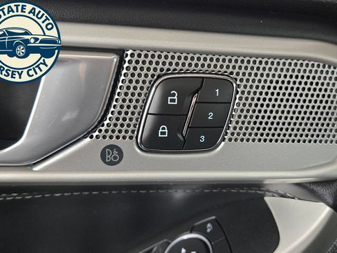 Used 2021 Ford Explorer Limited w/ Equipment Group 301A AWD/4WD image 27
