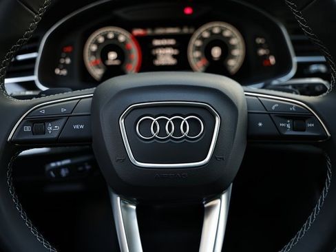 Used 2025 Audi Q7 3.0T Prestige image 33