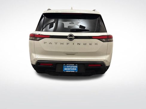 Used 2025 Nissan Pathfinder SV image 6