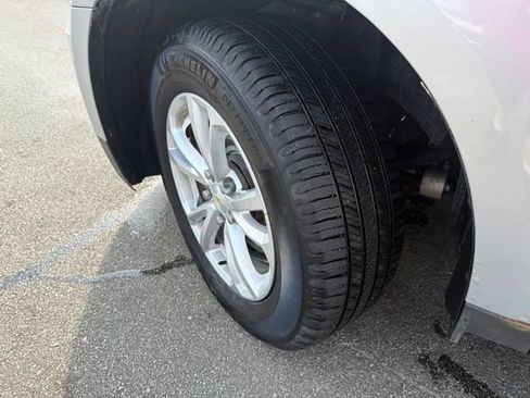 Used 2017 Chevrolet Equinox LT w/ Convenience Package FWD image 10
