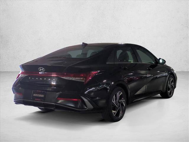 Used 2025 Hyundai Elantra SEL FWD image 5