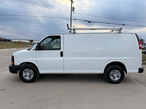 Used 2015 Chevrolet Express 2500 image 8