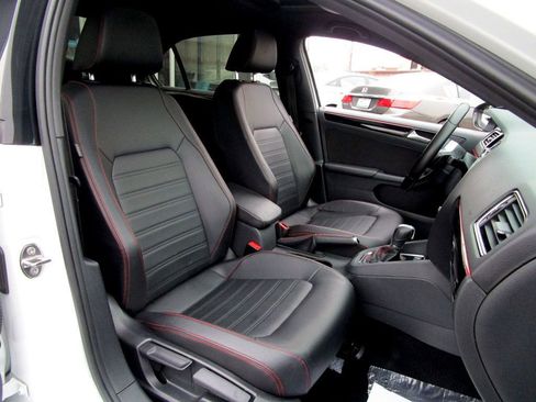 Used 2018 Volkswagen Jetta GLI image 16