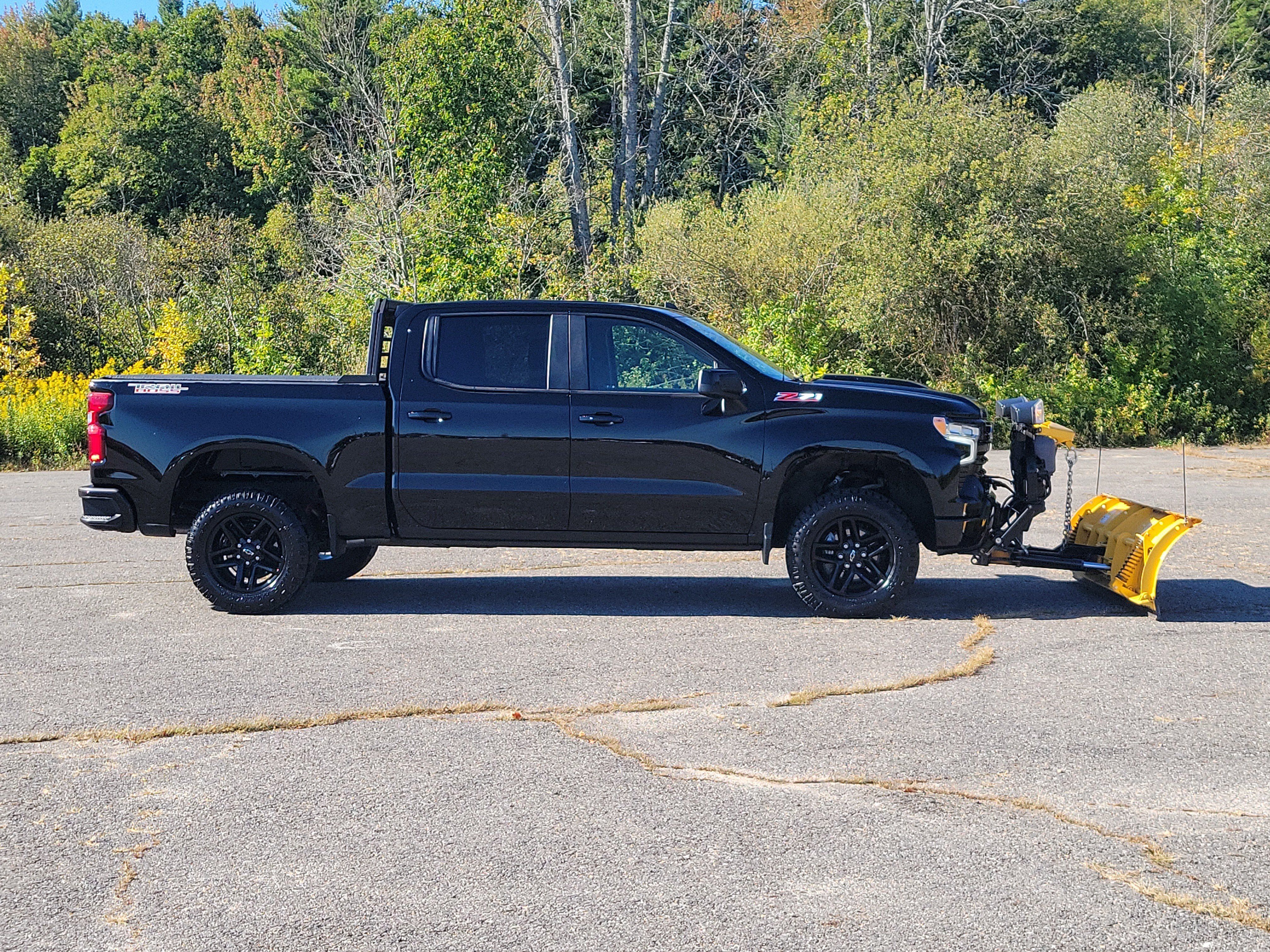 Used 2024 Chevrolet Silverado 1500 LT Trail Boss w/ Convenience Package II AWD/4WD image 4