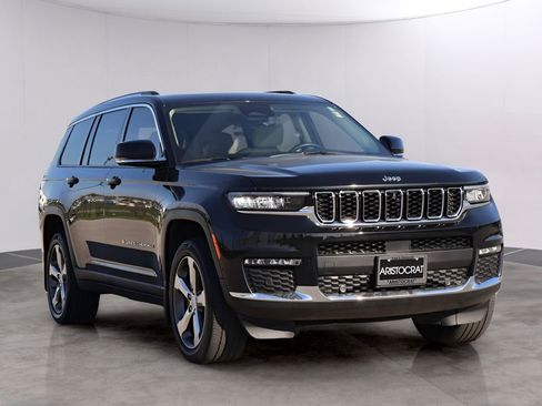 Used 2022 Jeep Grand Cherokee L Limited w/ Luxury Tech Group II image 3