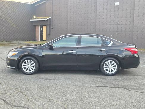 Used 2016 Nissan Altima 2.5 S w/ Power Driver Seat Package FWD image 4