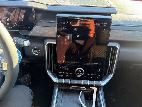 Used 2024 GMC Acadia Denali w/ Super Cruise Package image 8