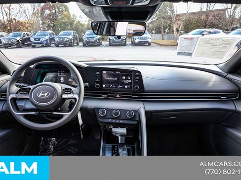 Used 2025 Hyundai Elantra SE FWD image 23