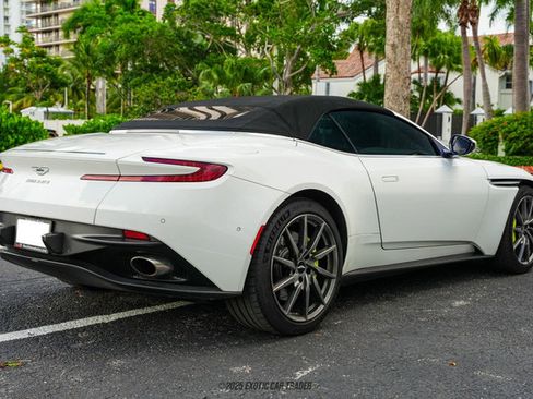 Used 2019 Aston Martin DB11 Volante image 20
