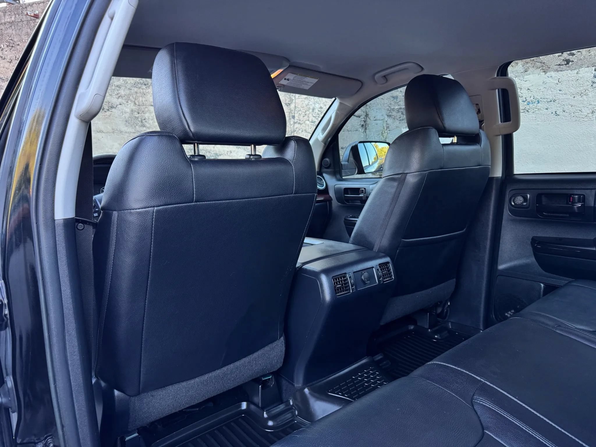 Used 2017 Toyota Tundra Limited w/ Limited Premium Package RWD image 32