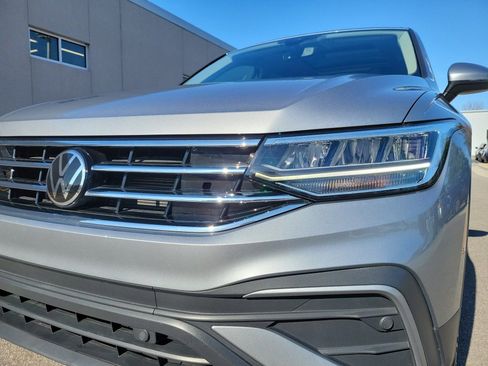 Certified 2023 Volkswagen Tiguan SE w/ Panoramic Sunroof Package image 28