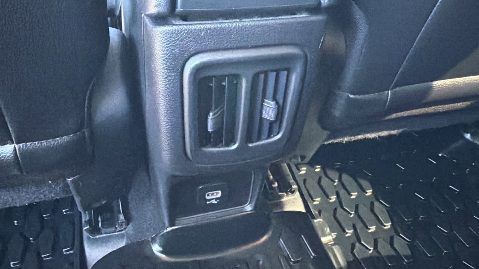Used 2020 Jeep Compass Latitude FWD image 25