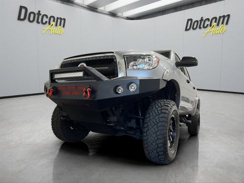 Used 2010 Toyota Tundra 4x4 CrewMax image 4