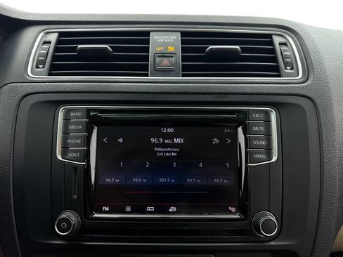 Used 2017 Volkswagen Jetta SE FWD image 18
