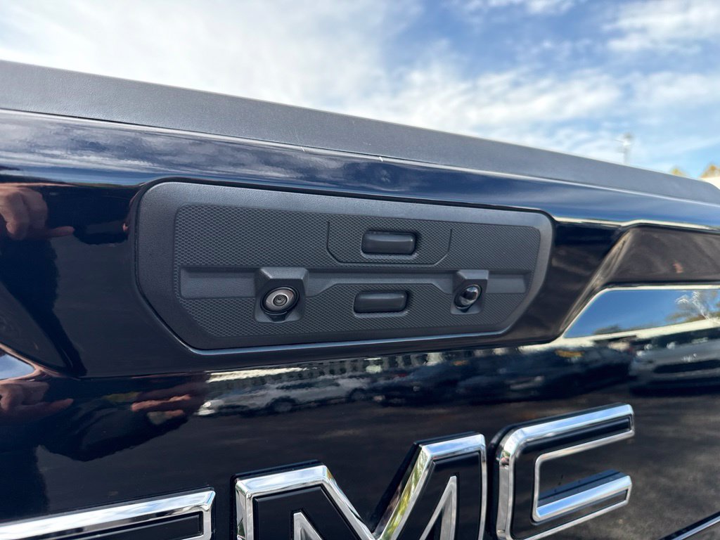 Used 2021 GMC Sierra 1500 SLT w/ SLT Premium Plus Package AWD/4WD image 14