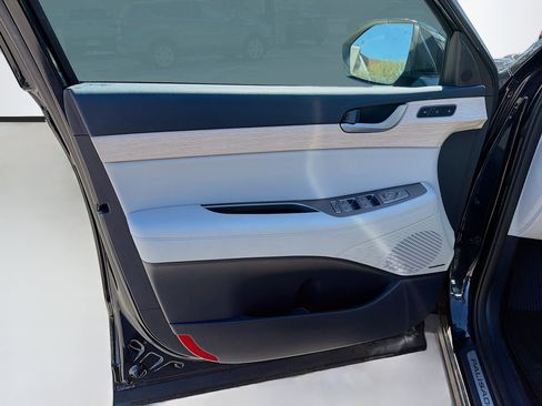 Used 2023 Hyundai Palisade Limited image 24