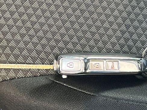 Used 2025 Kia Soul LX w/ LX Technology Package FWD image 21