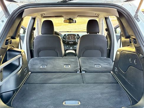 Used 2014 Jeep Cherokee Altitude w/ Comfort/Convenience Group image 7