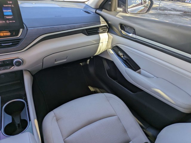 Used 2023 Nissan Altima 2.5 SV w/ SV Premium Package FWD image 17