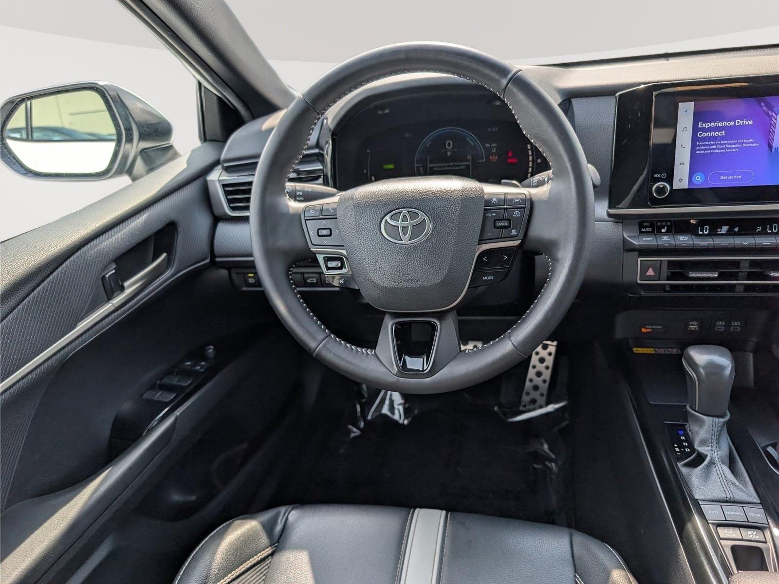 Used 2025 Toyota Camry SE w/ Convenience Package FWD image 17