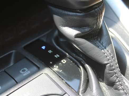 Used 2022 Toyota RAV4 Limited AWD/4WD image 38