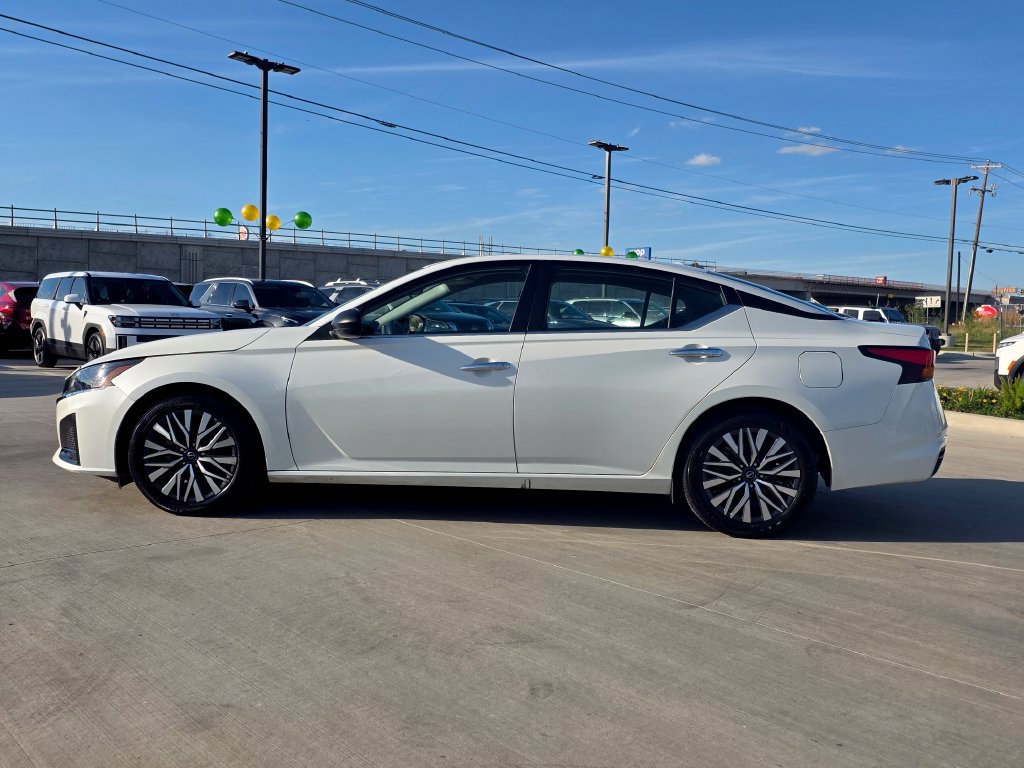 Used 2024 Nissan Altima 2.5 SV FWD image 5